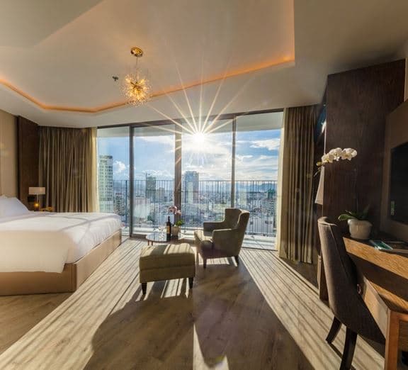 EXECUTIVE DOUBLE CITY VIEW WITH BALCONY Номера