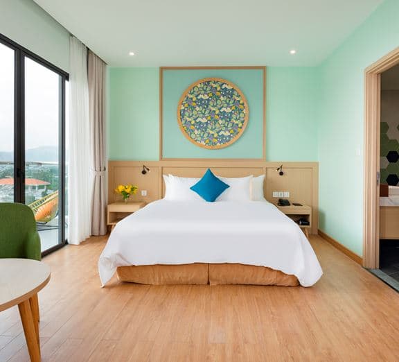 ONE BEDROOM DELUXE WITH BALCONY Номера
