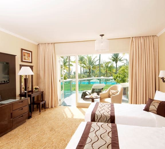 SUPERIOR POOL VIEW WITH BALCONY Номера