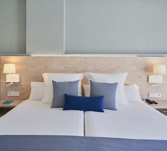 Double Room Pool View Номера