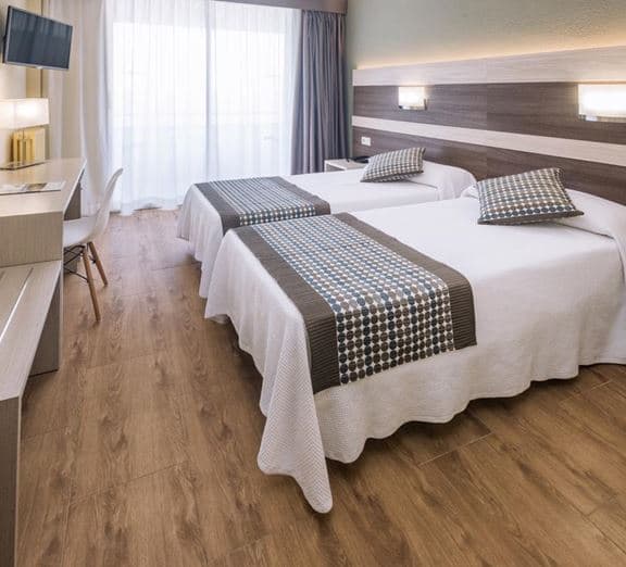 SeaView with Balcony Номера