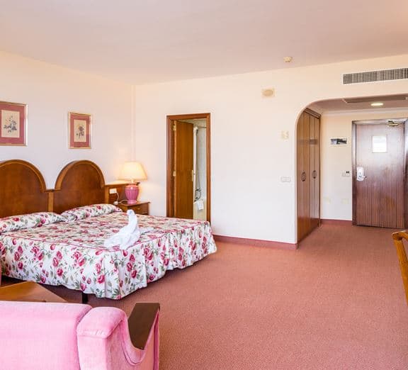 SUPERIOR ROOM BALCONY OR TERRACE Номера