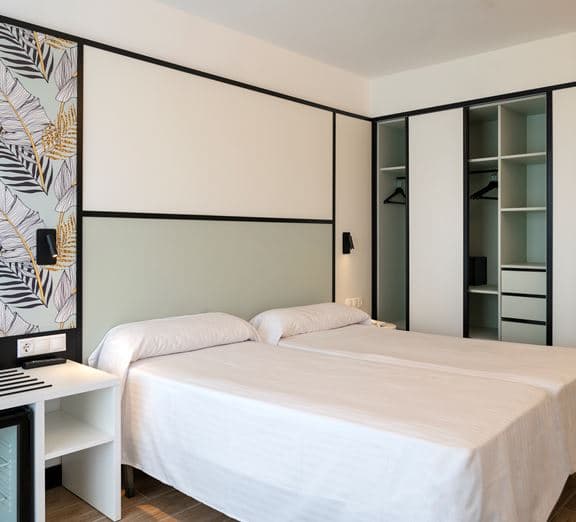 STANDARD ROOM BALCONY OR TERRACE Номера