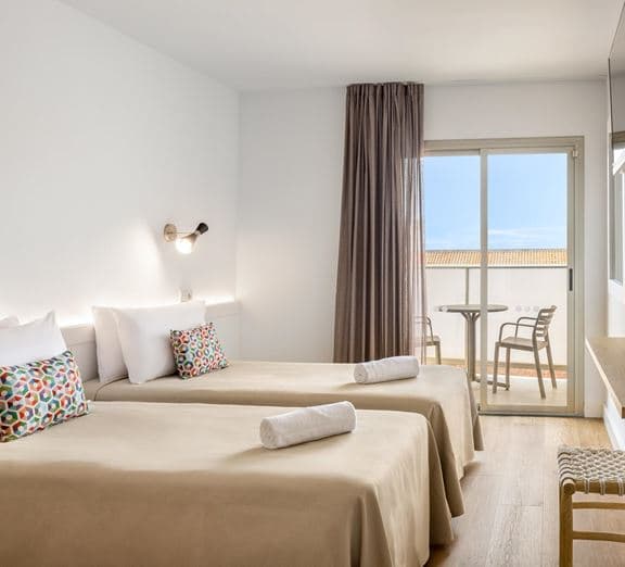 TWIN ROOM BALCONY OR TERRACE Номера
