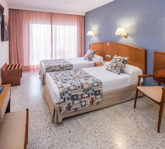 STANDARD POOL VIEW ROOM Номера