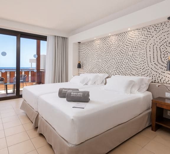 DOUBLE ROOM LATERAL SEA VIEW BALCONY OR TERRACE Номера
