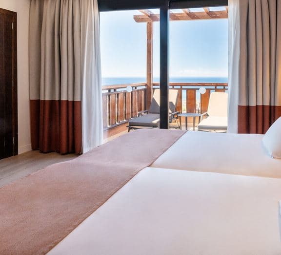 SUITE DELUXE FRONTAL SEA VIEW Номера