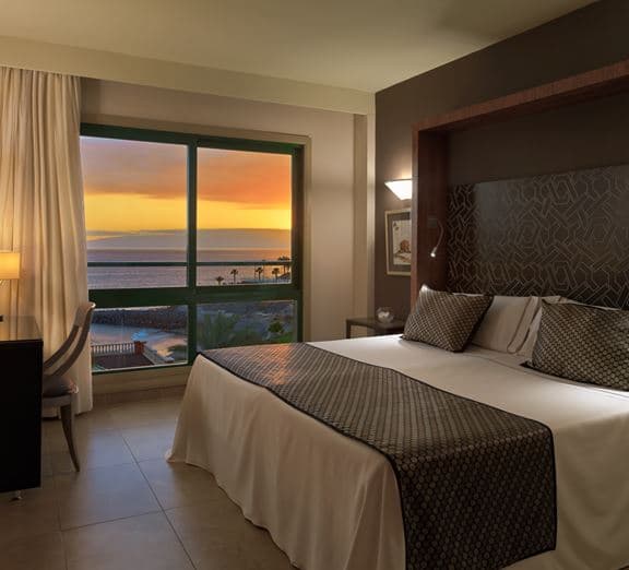 SUITE SUPERIOR SEA VIEW BALCONY Номера