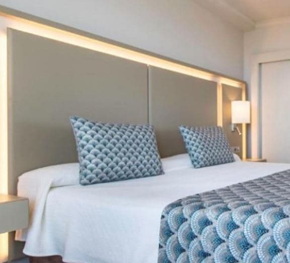 UP ROOM POOL VIEW BALCONY OR TERRACE (+18) Номера