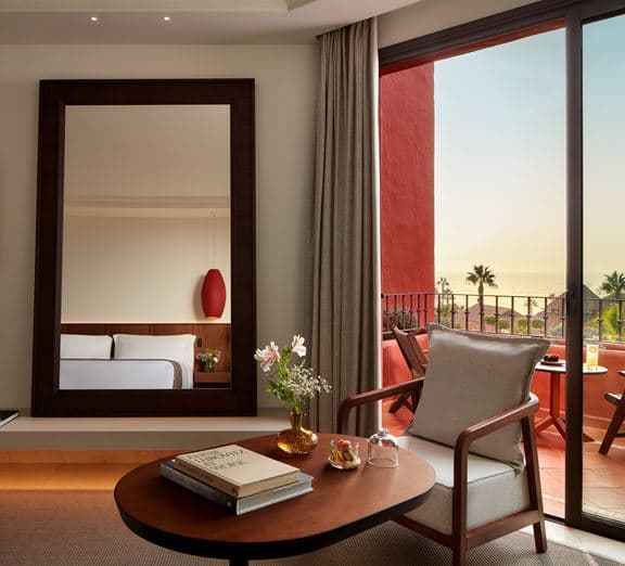 PREMIUM ROOM PARTIAL SEA VIEW WITH BALCONY Номера