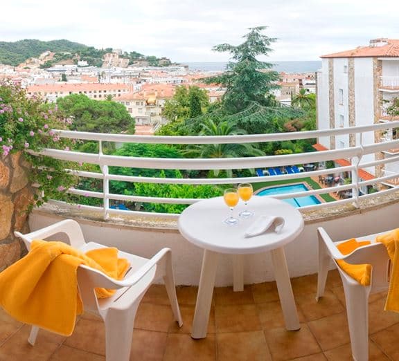 STANDARD POOL VIEW ROOM Номера