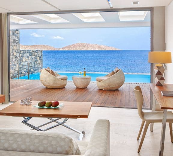 PREMIUM WATERFRONT JUNIOR SUITE WITH PRIVATE POOL Номера