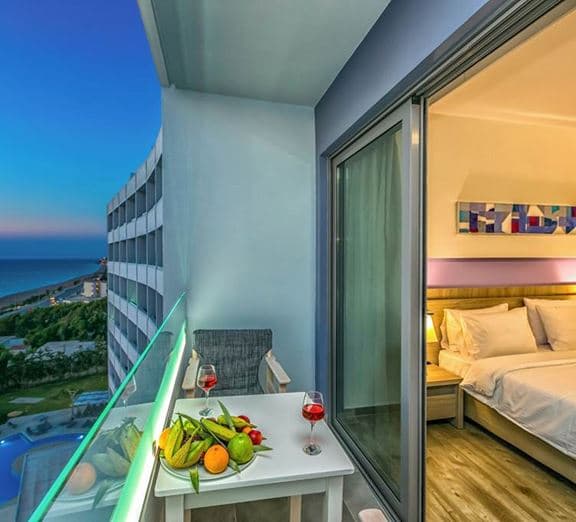 TWIN SEA VIEW WITH BALCONY Номера