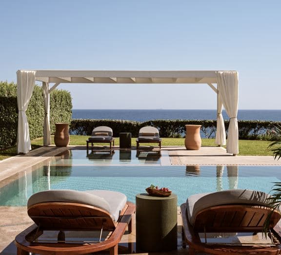 PRESIDENTIAL WATERFRONT SUITE WITH PRIVATE POOL Номера