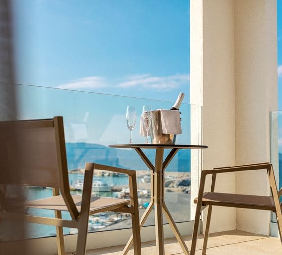 Supreme Sea View Suite Номера