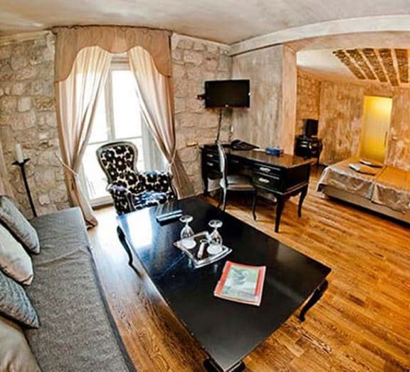 JUNIOR SUITE Номера
