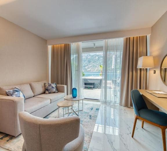 1 KING BED SEA VIEW WITH HOT TUB PREMIUM Номера