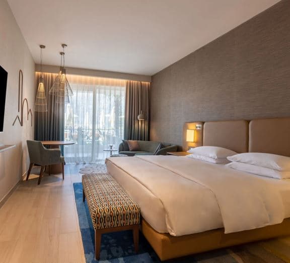 1 KING BED POOL VIEW DELUXE Номера