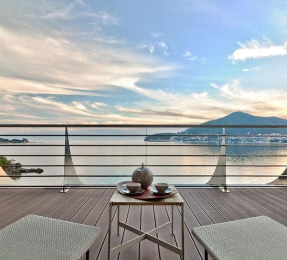 TWO BEDROOMS PENTHOUSE SEA SIDE LINE Номера