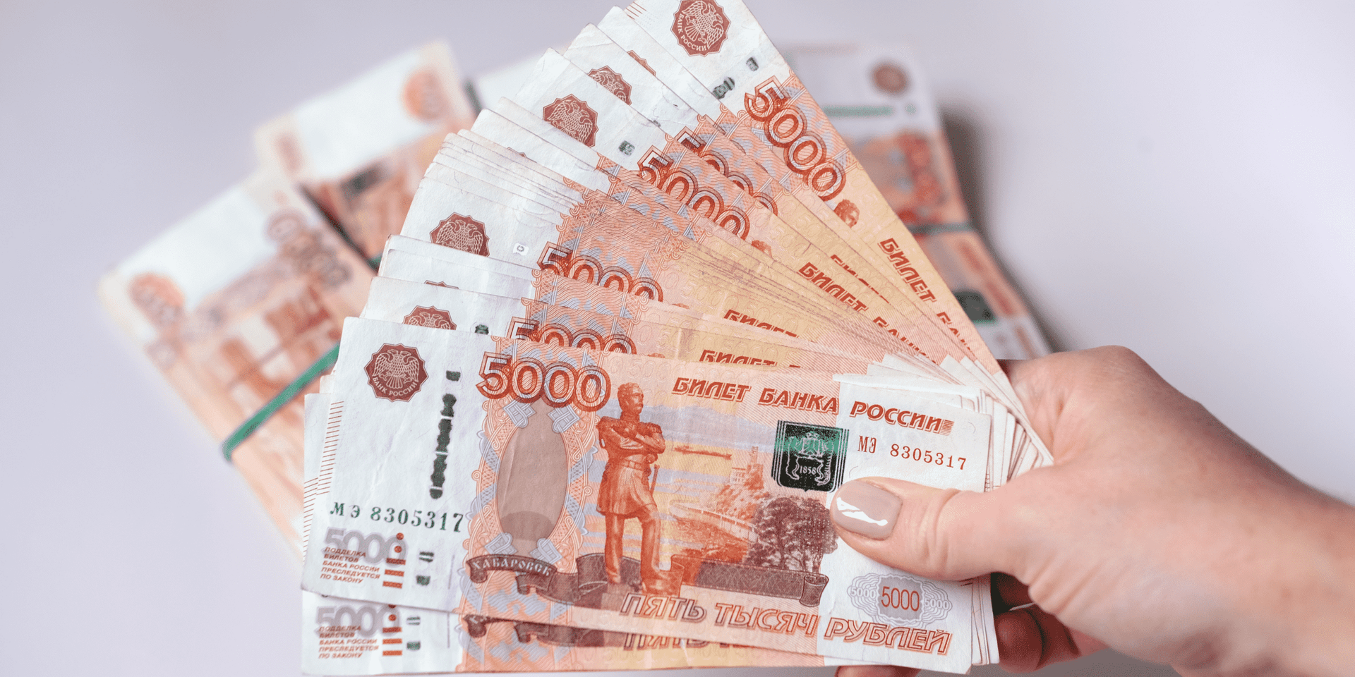 В аэропорту Дубая начали принимать рубли