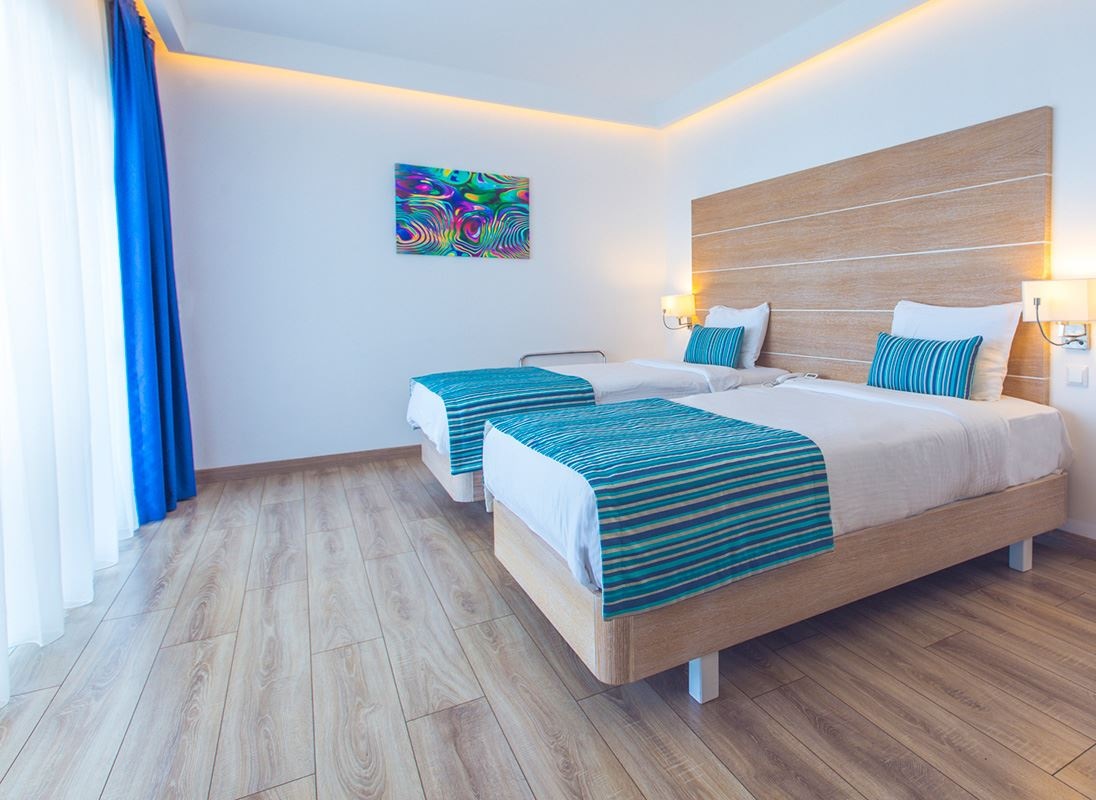rooms-standart-side-sea-view-room