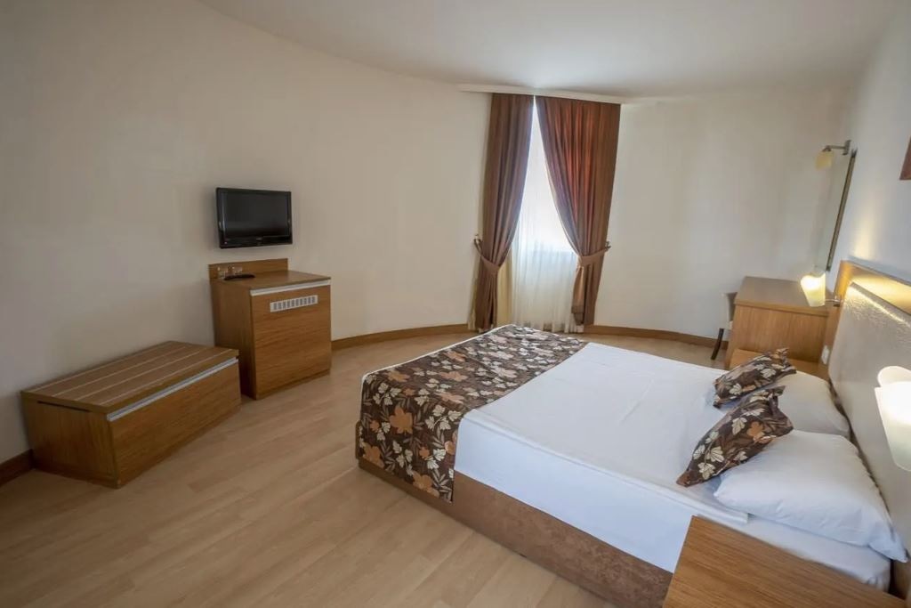 rooms-family-two-bed-room