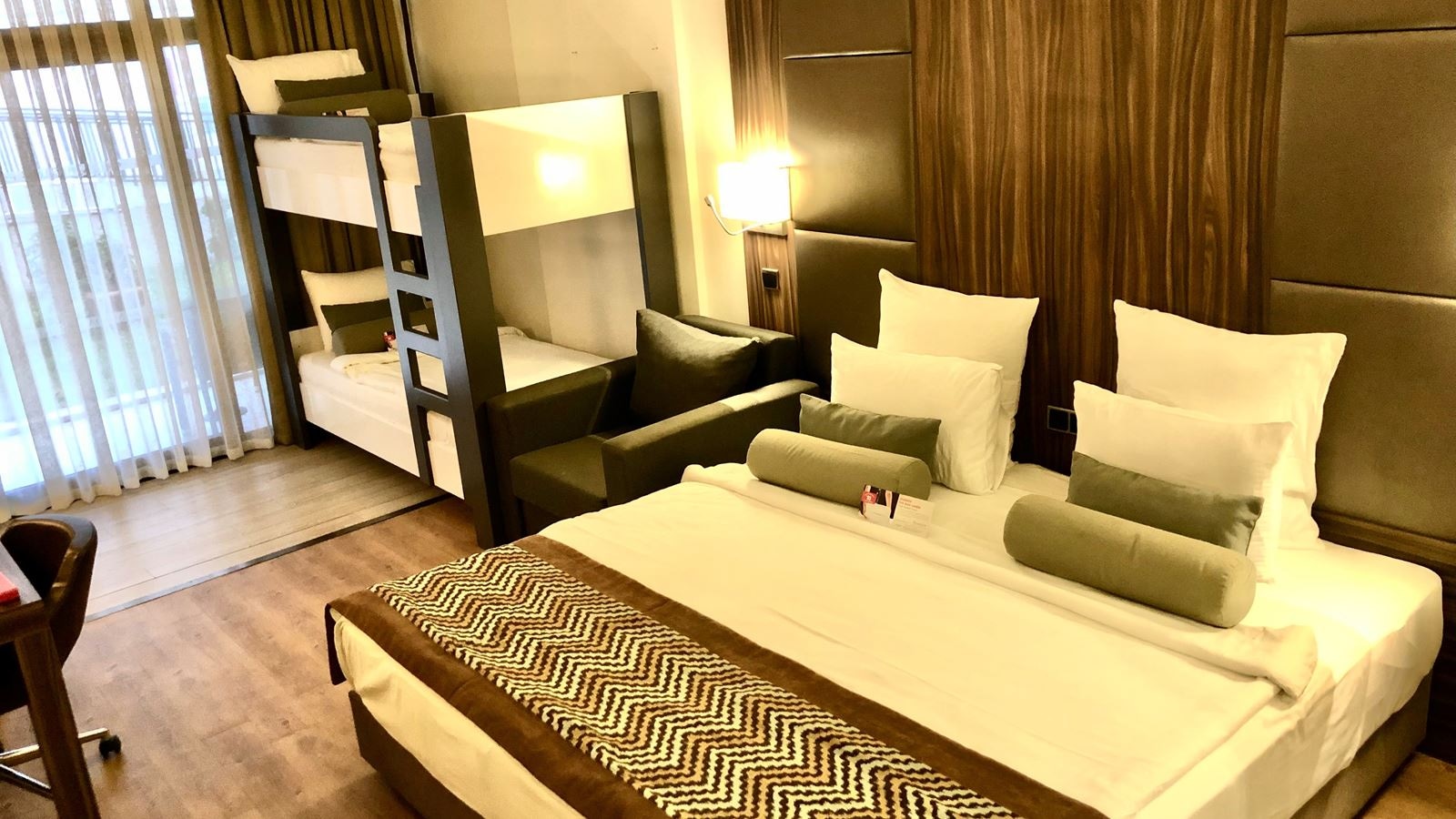 rooms-family-bunkbed-room