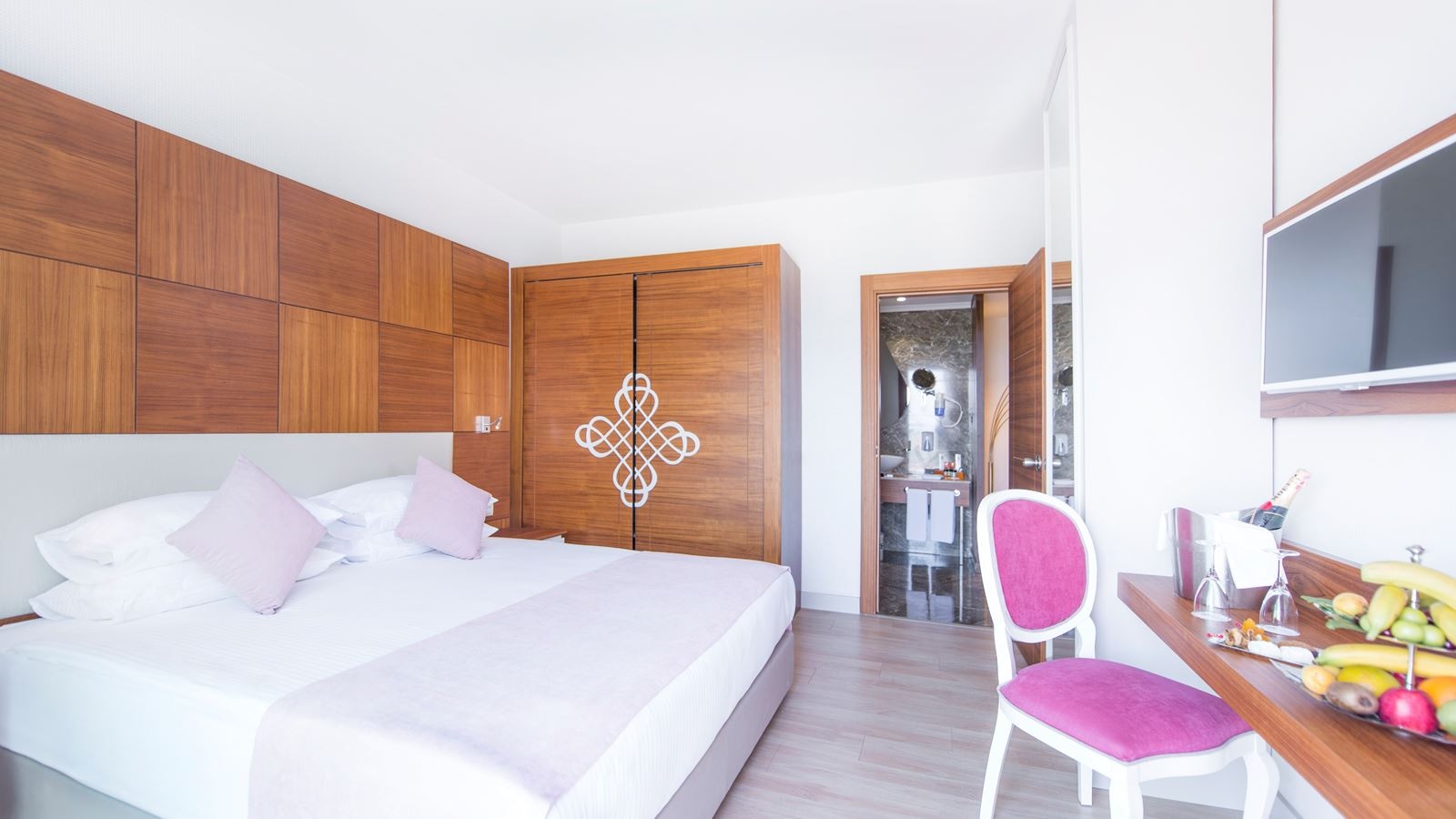 rooms-king-suit-2-bedrooms