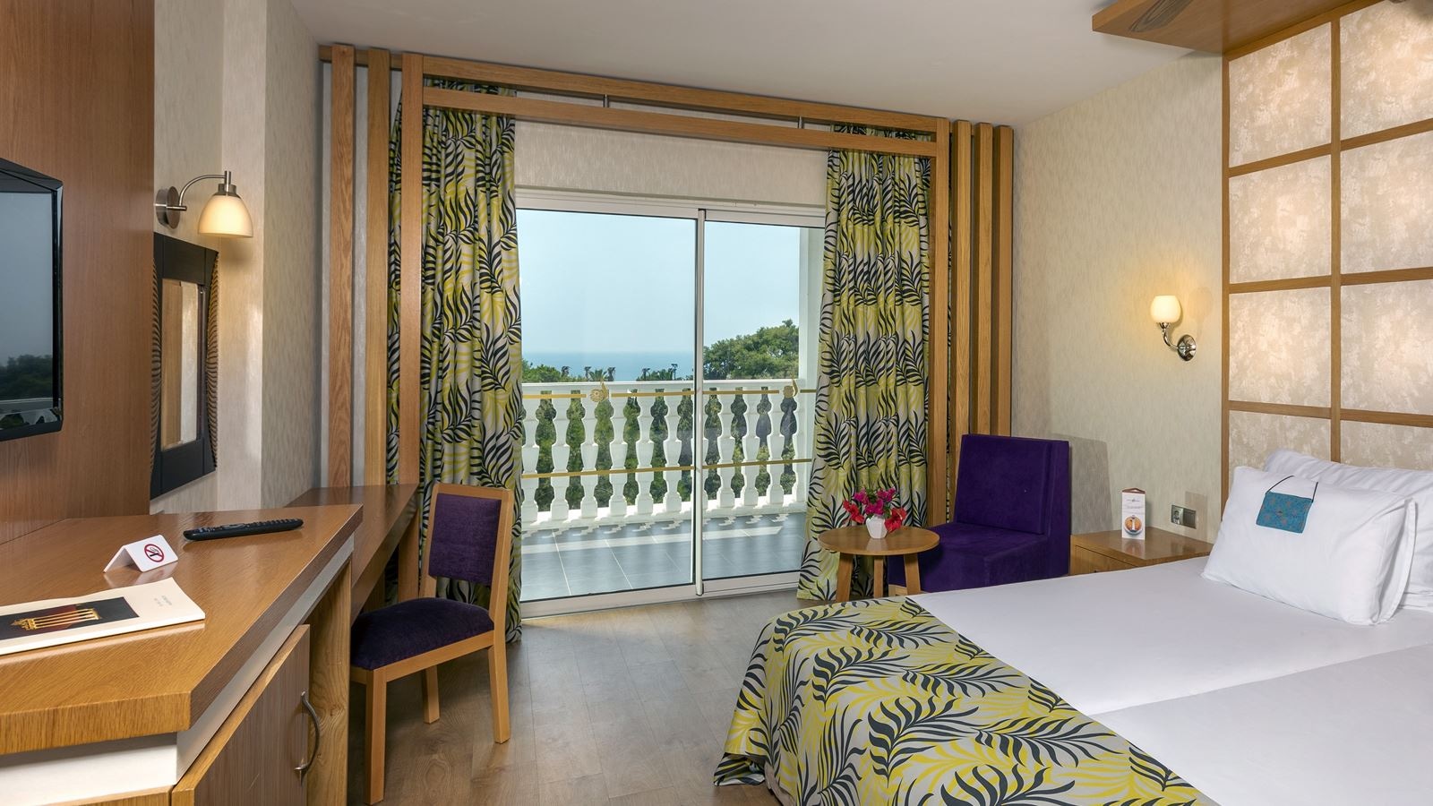 rooms-standard-land-view-with-balcony