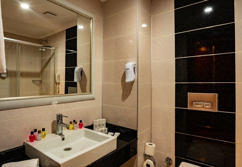 rooms-main-building-family-large-room