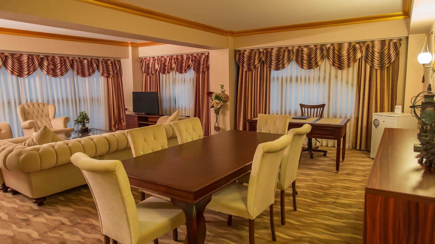 rooms-king-suite-room