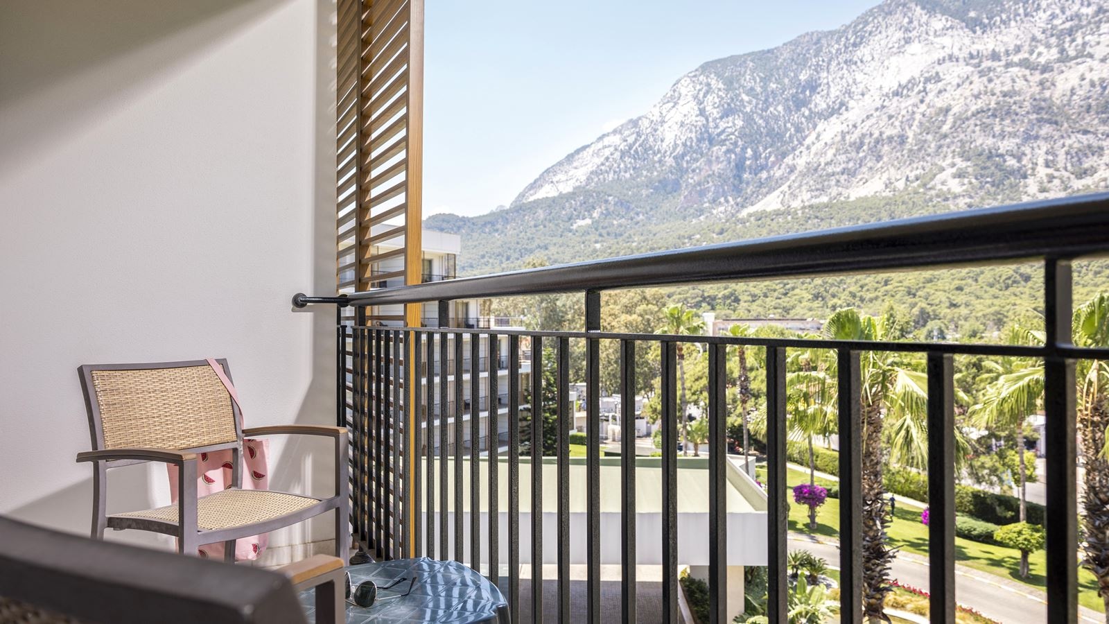 rooms-classic-room-mountain-view