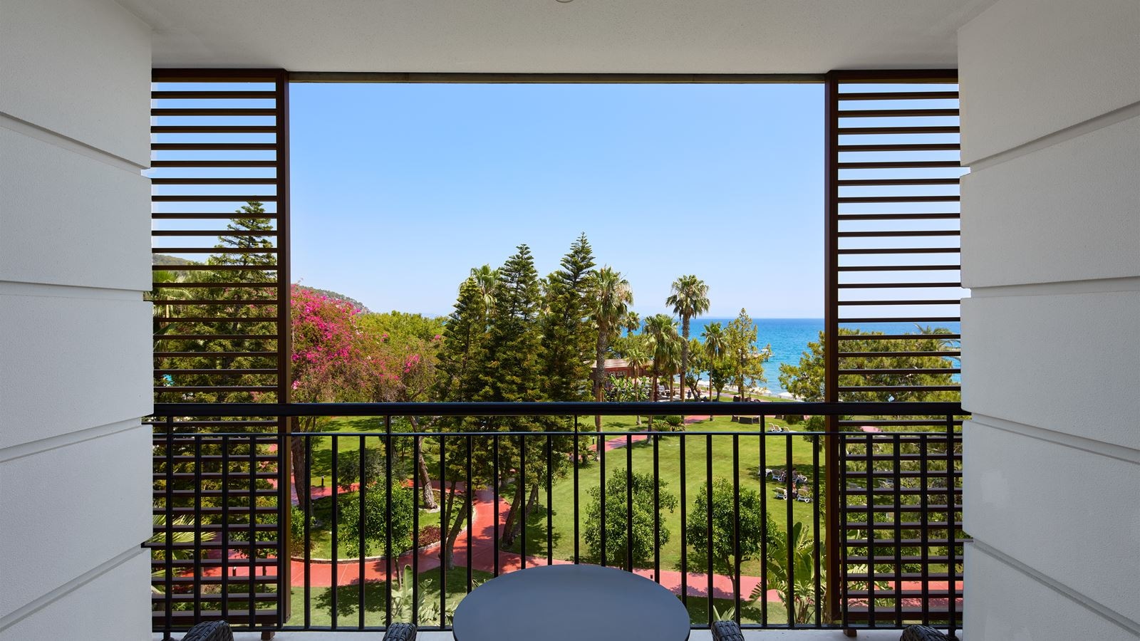 rooms-deluxe-room-sea-view