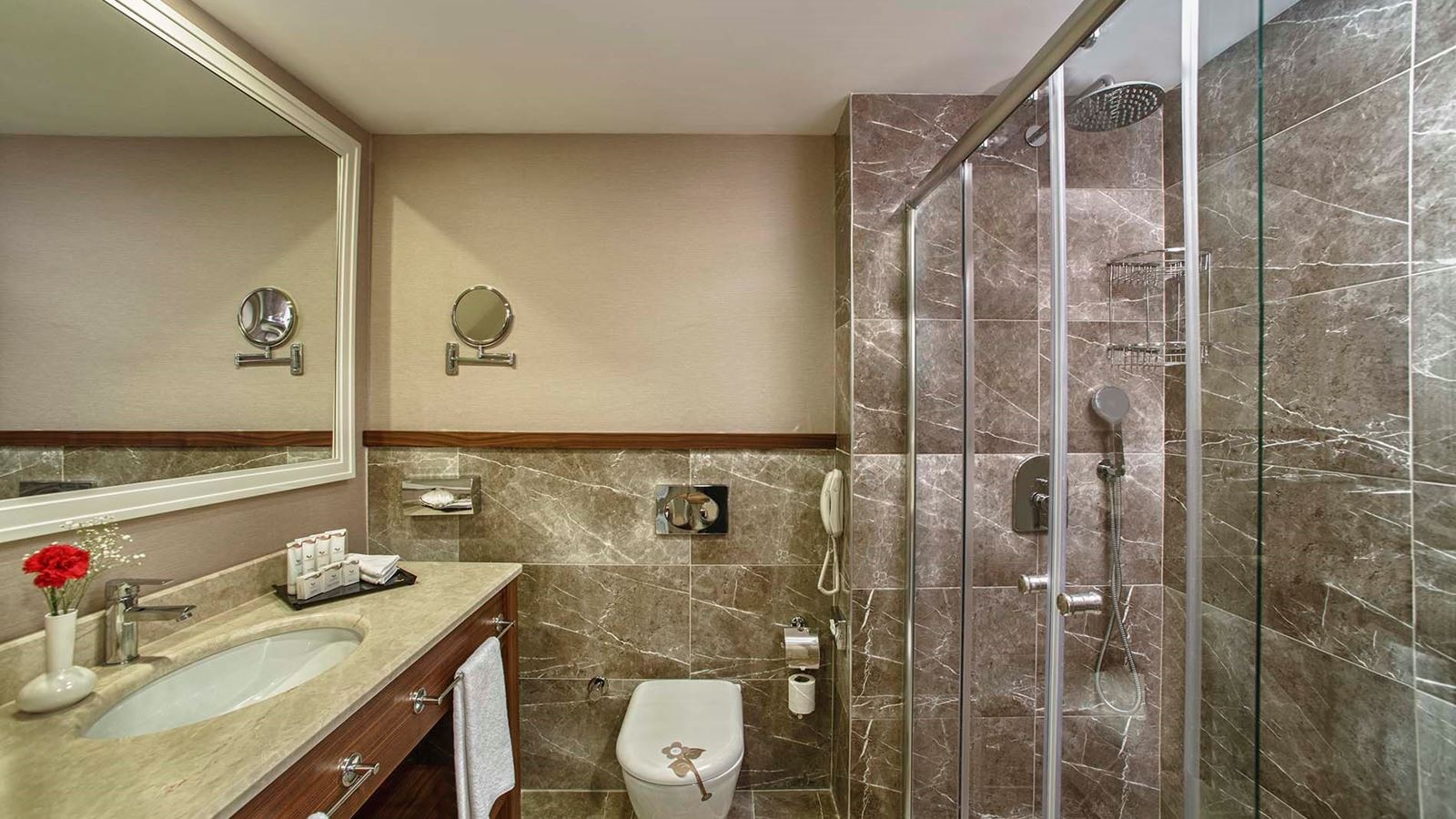 rooms-main-building-standard-room-pool-view