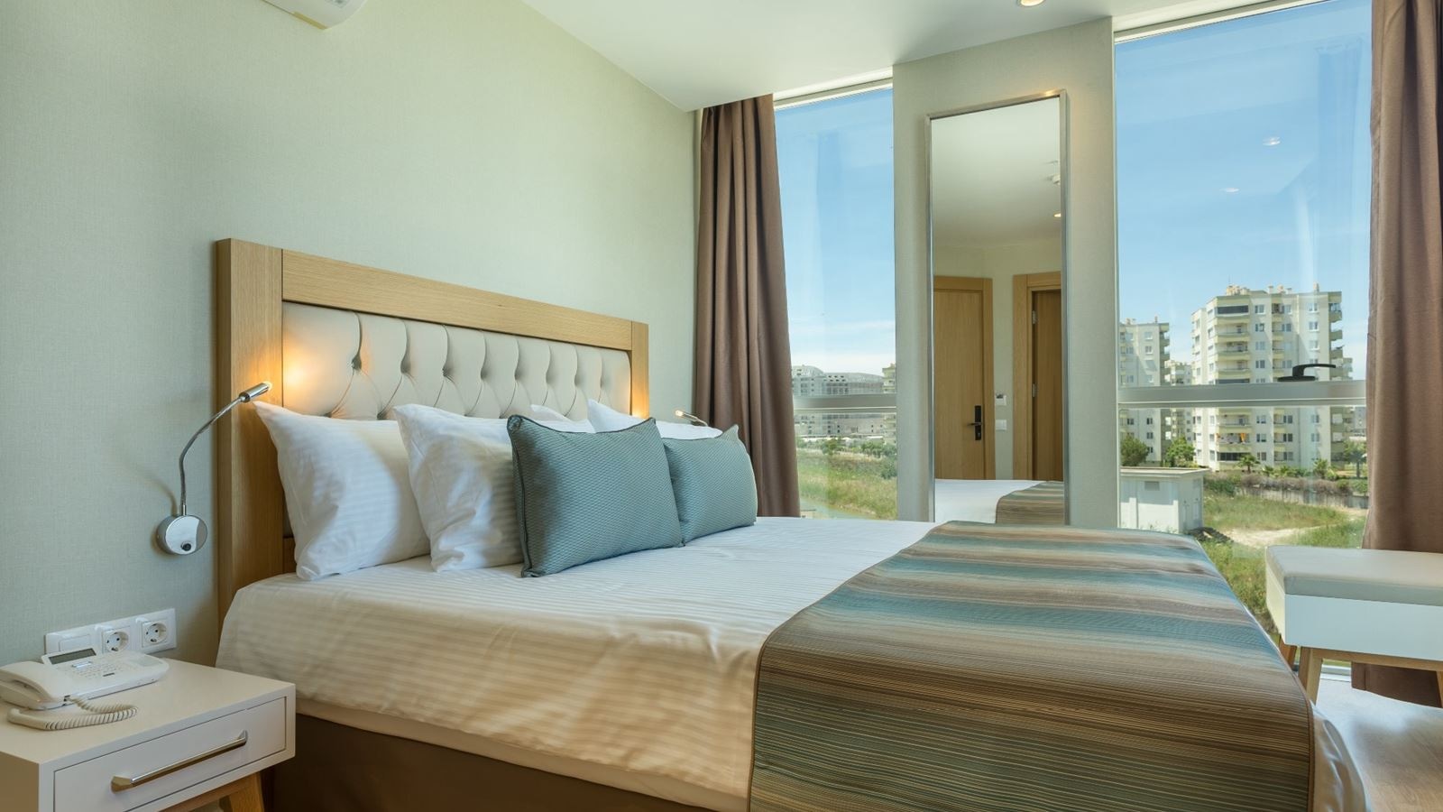 rooms-aska-river-side-anex-building-standart-land-view-room--french-balcony