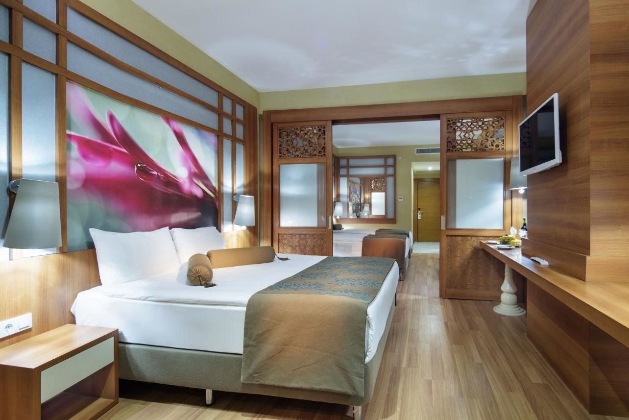 rooms-family-land-view