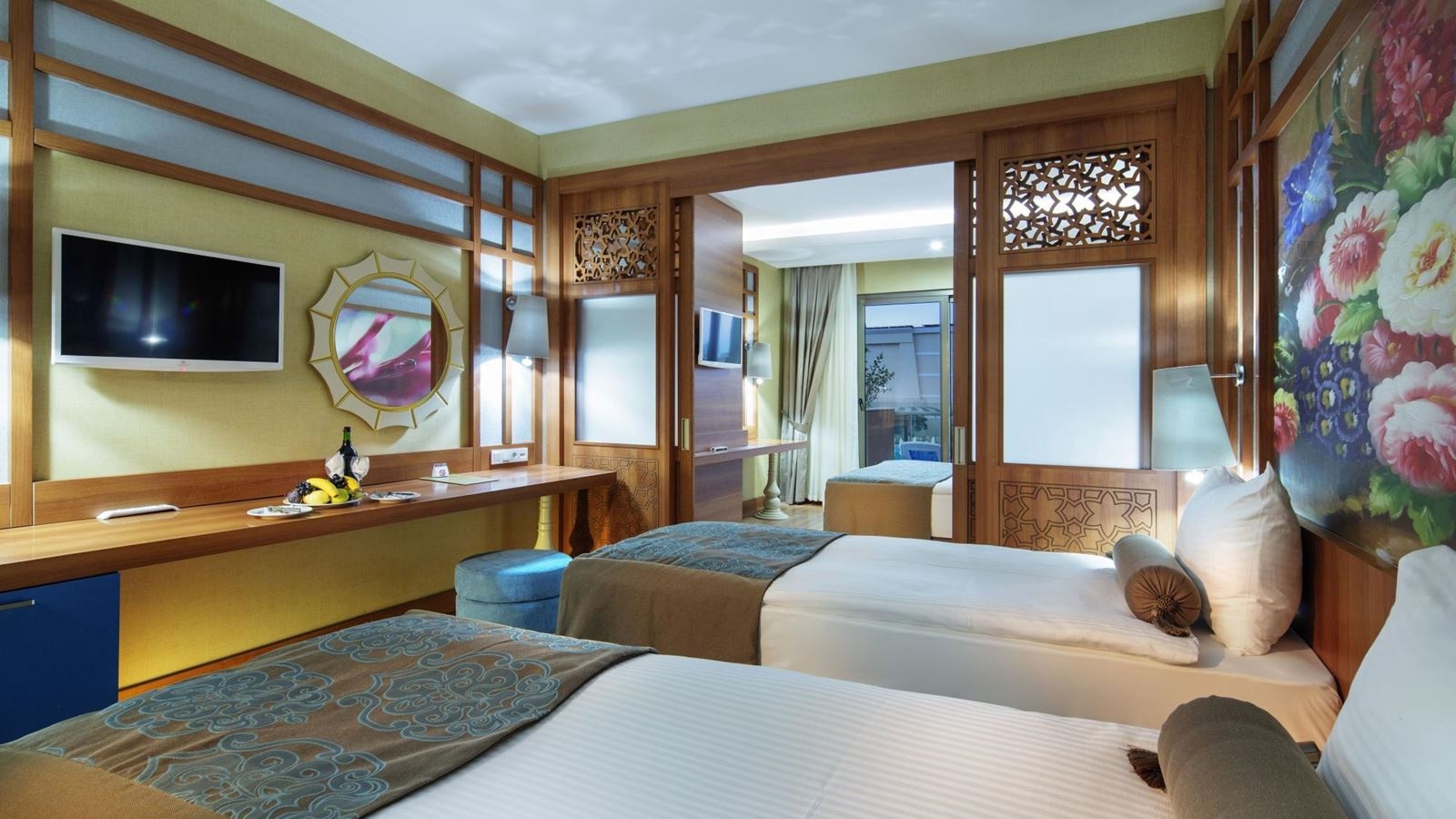 rooms-family--pool-view