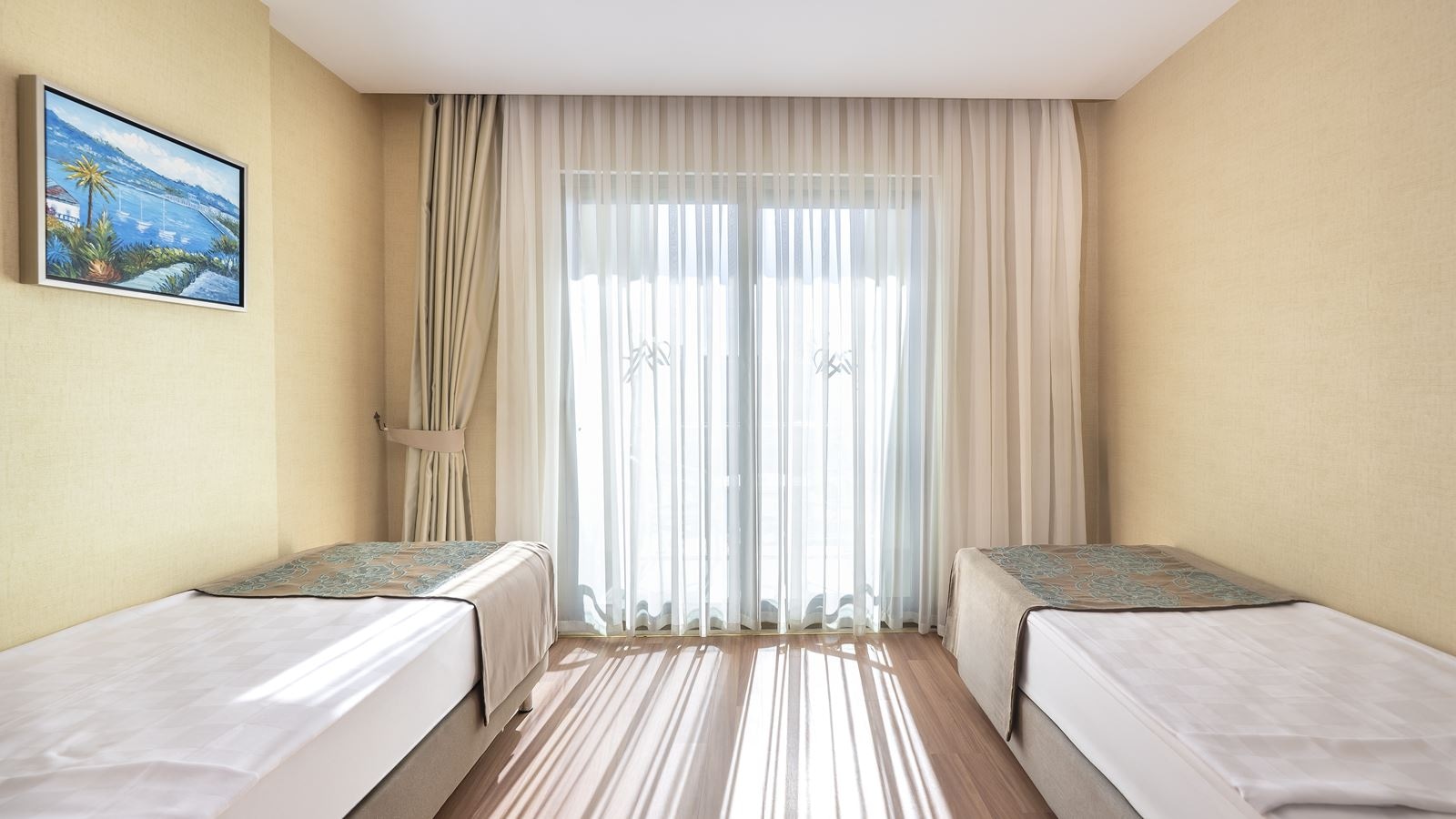 rooms-family--pool-view