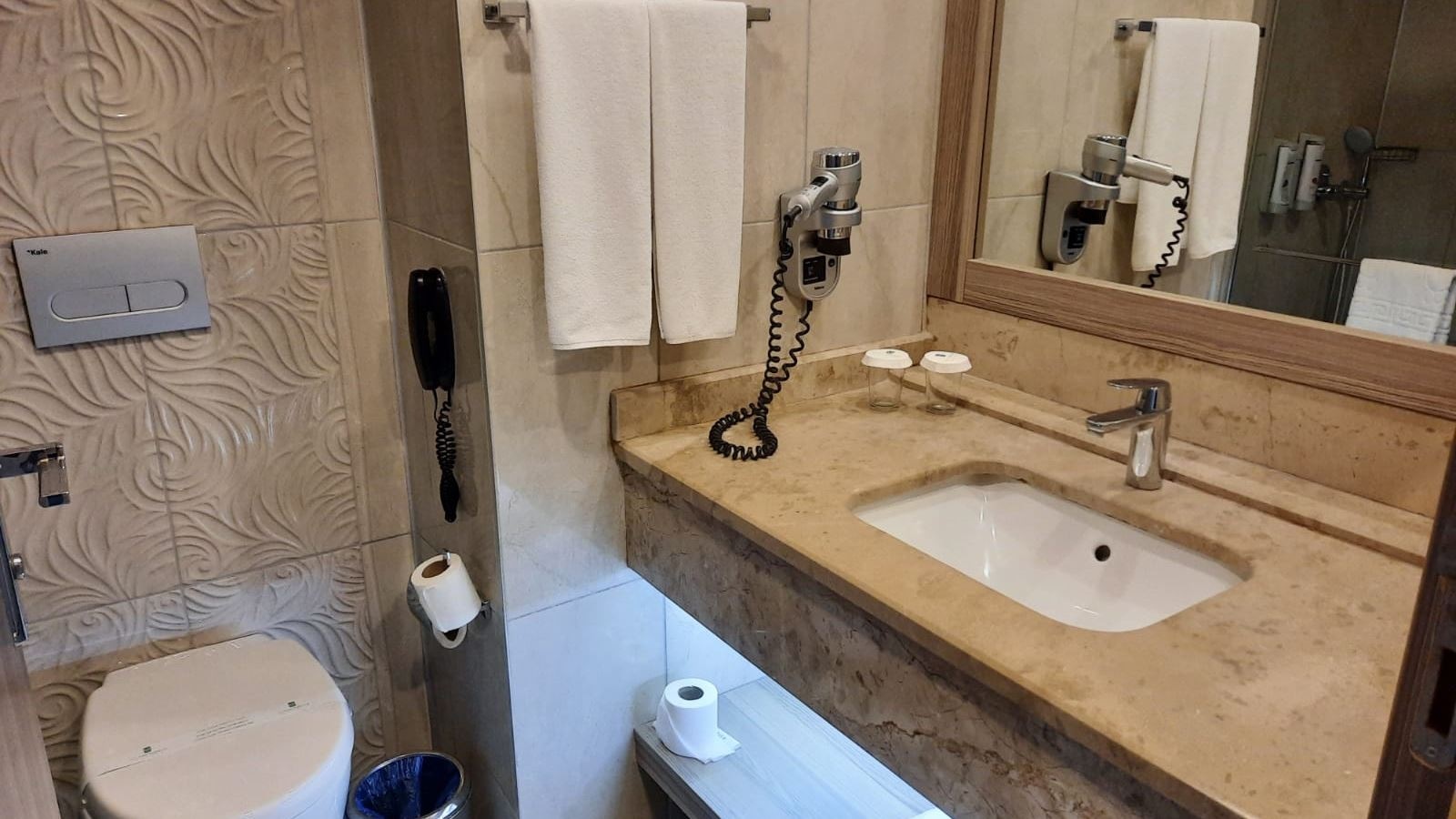 rooms-standard-land-view-room