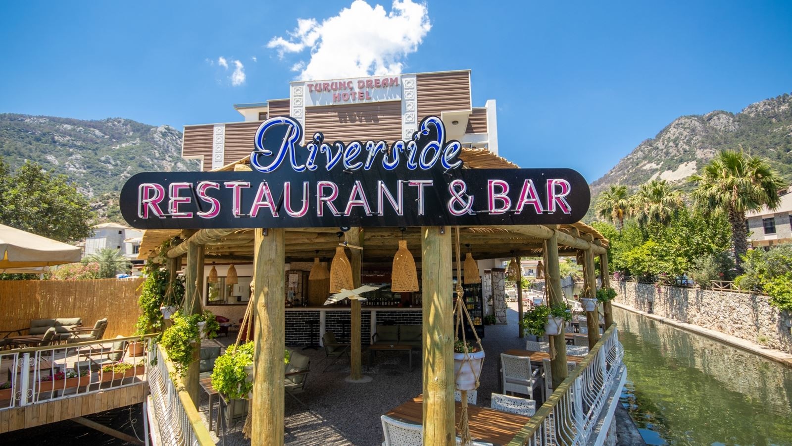 restaurants-restaurant