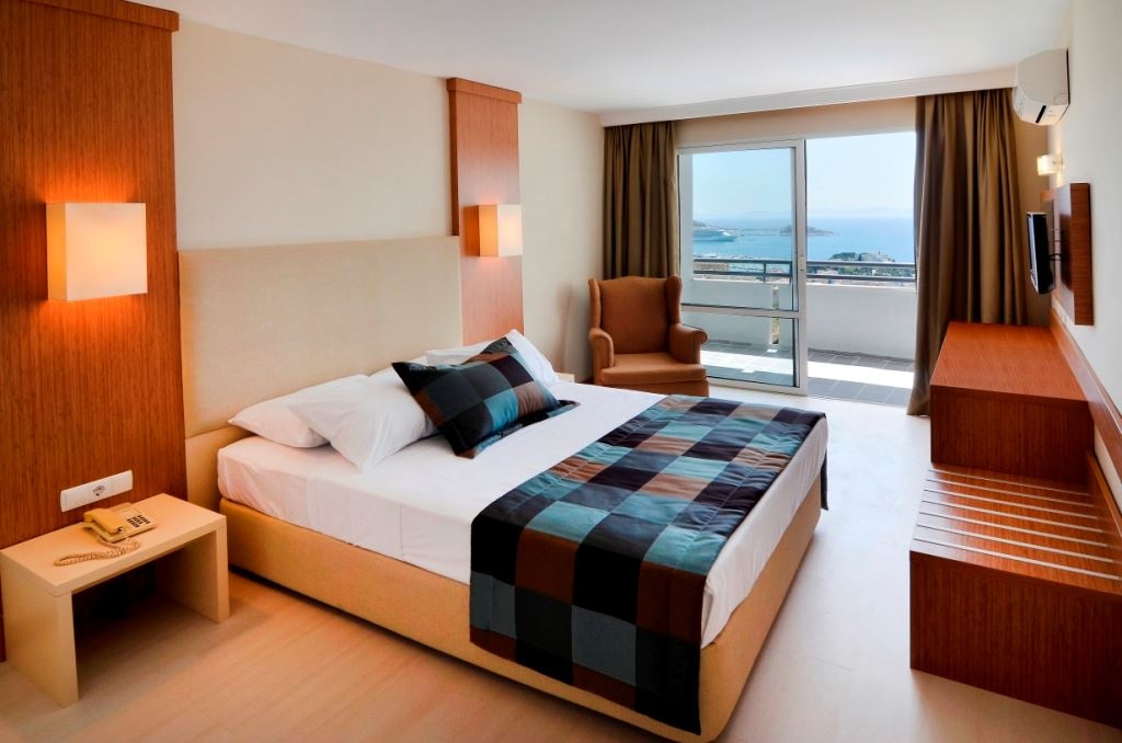 rooms-standard-room-sea-view-single-use-with-balcony