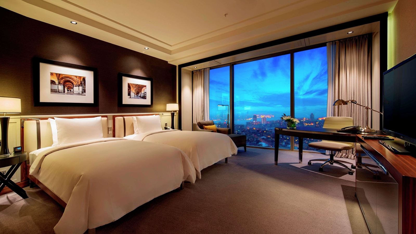 rooms-suite-with-views