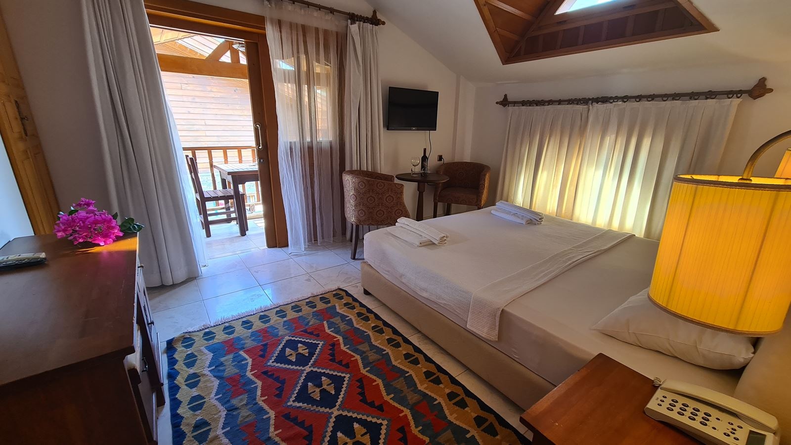 rooms-family-room-one-bedroom