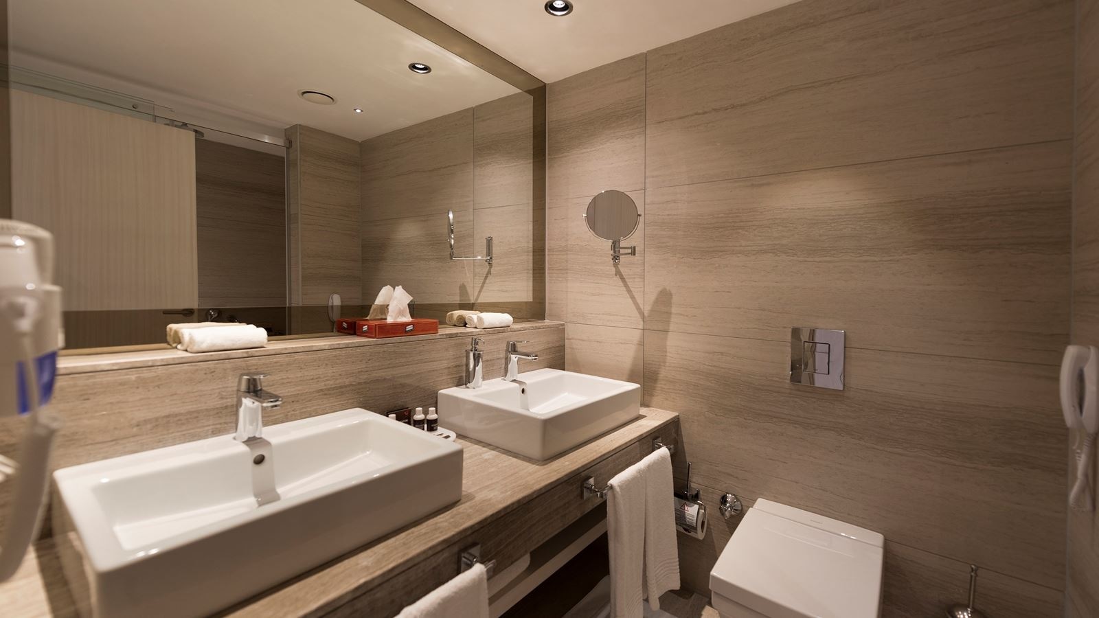 rooms-family-swim-up-room