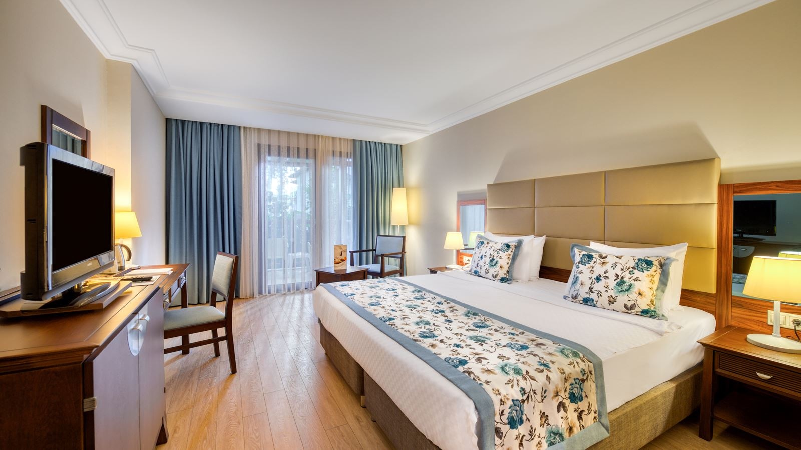 rooms-main-building-standard-room-sea-view