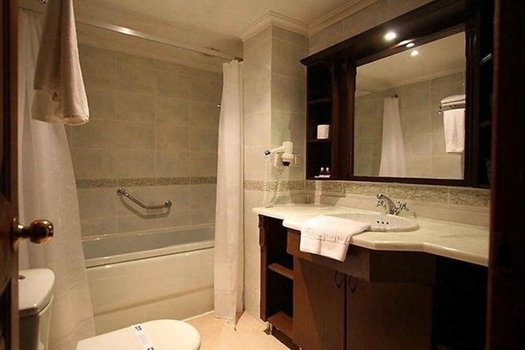 rooms-deluxe-land-view