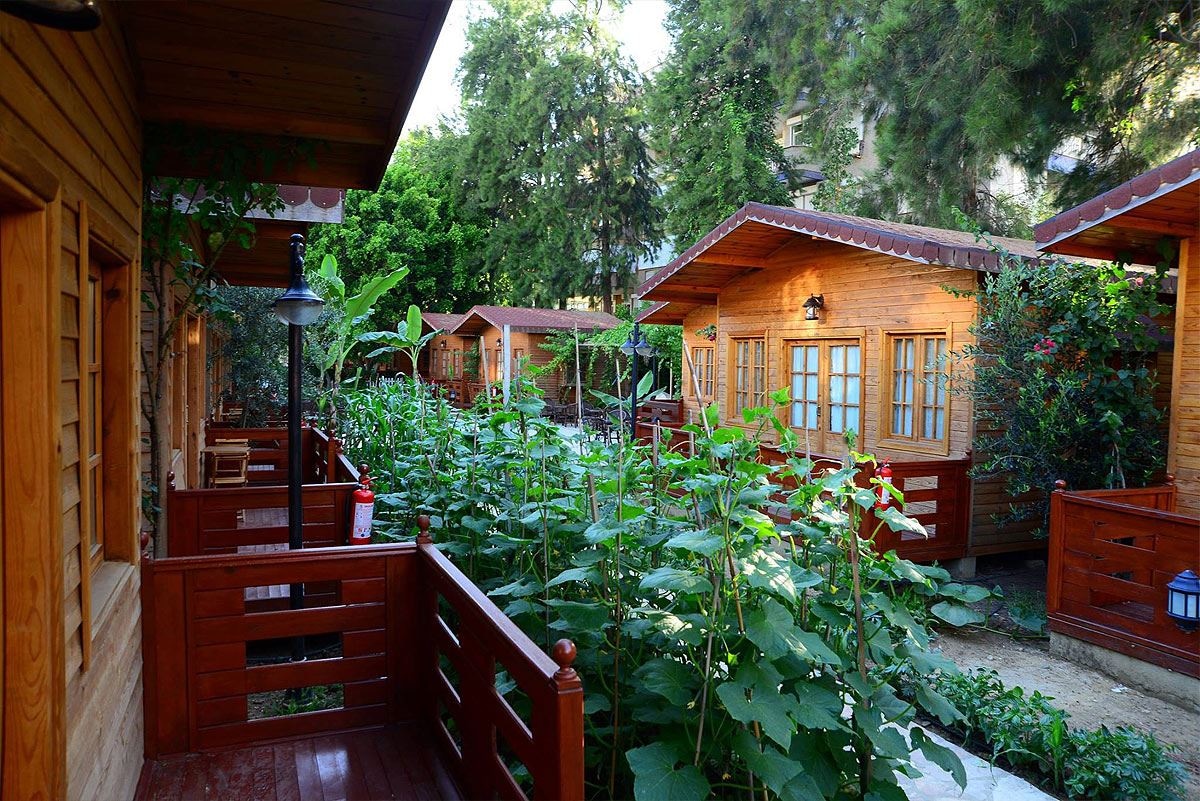 rooms-bungalow-garden-room