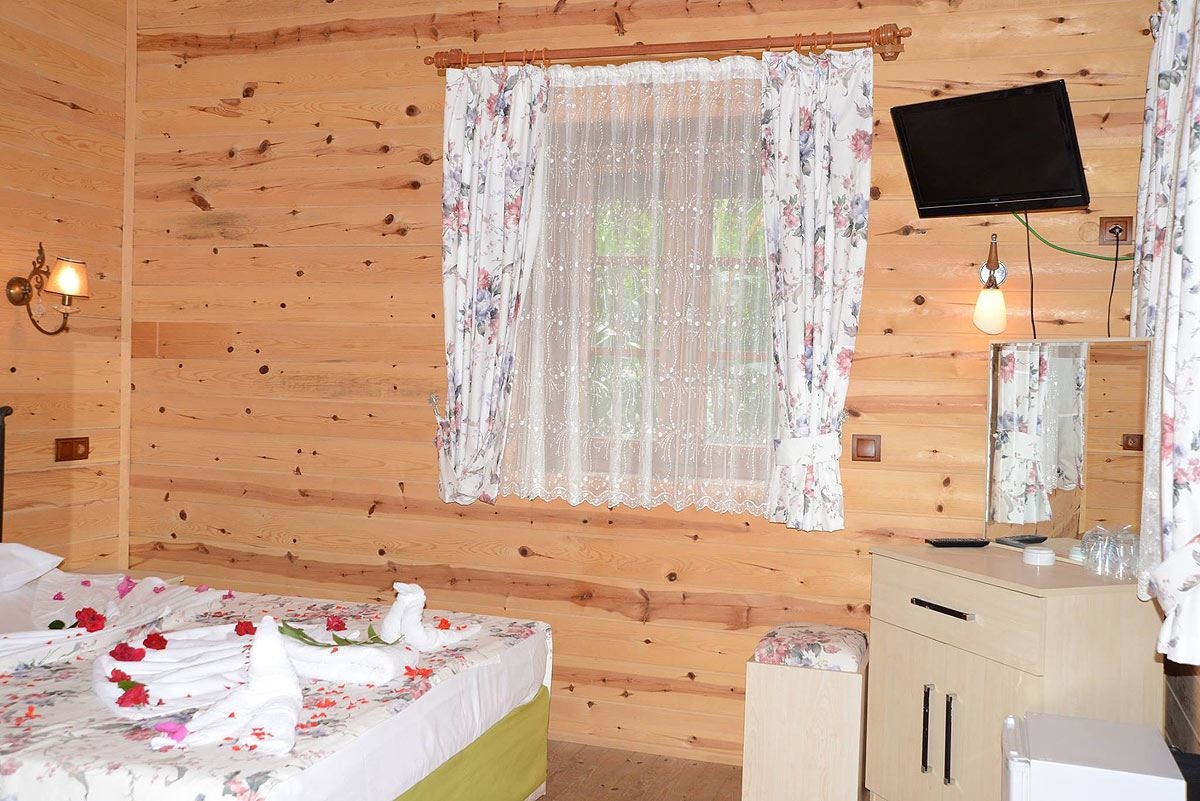 rooms-bungalow-garden-room