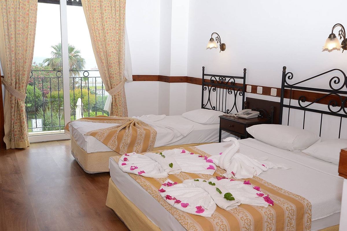 rooms-deluxe-land-view