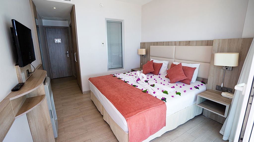 rooms-standard-room-land-view